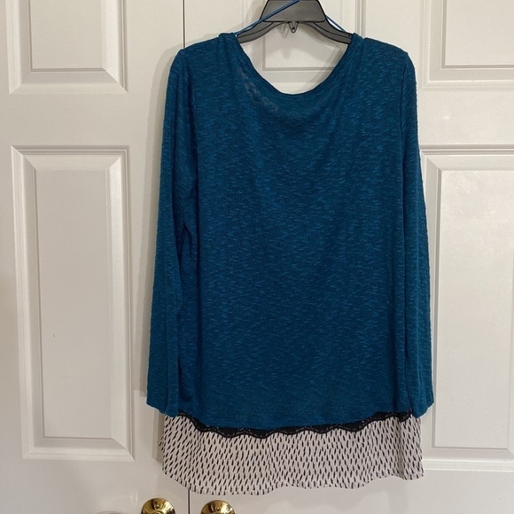 New Directions Weekend Top - Picture 2 of 8